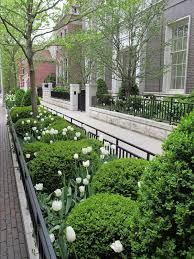 Urban Gardens On The Street Urban Garden Front Landscaping Formal Gardens