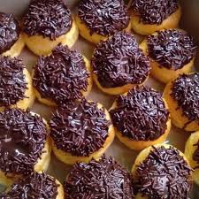 Gambar kue donat seres / donat kentang ceres warna warni kenzo cake and cookies facebook. Donat Choco Mini Shopee Indonesia