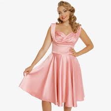 Nous sélectionnons des robes grandes tailles style rockabilly et pin up afin de répondre a la demande pour les femmes rondes souhaitant s'habiller en robes vintage et rockabilly du 2xl au 5xl. Robe Vintage Satinee Terri Lou Lindy Bop Coloris Rose