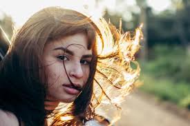 Candid merupakan gaya foto kekinian yang cocok untuk para cowok pemalu. Mungkin Selama Ini Kamu Merasa Tak Cantik Tapi Tulisan Ini Membuatmu Berpikir Lain