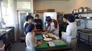 Consulta los cursos online disponibles según tus intereses y en función de tu situación laboral. El Cdt De Valencia Imparte Un Curso De Formacion Basica En Cocina Servicios Y Atencion Al Cliente Dirigido A Personas Con Sindrome De Down