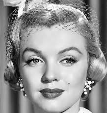 Marilyn Monroe having her legs made up