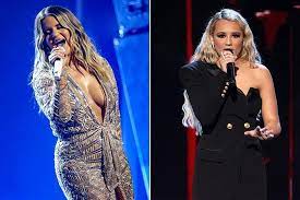 The awards show honors the best of country music videos. U S3iunmwobgxm