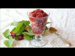 La ricetta della granita di gelsi, bianchi o neri, realizzabile anche senza la gelatiera, costituisce uno dei fiori all'occhiello della gastronomia siciliana. Granita Di Gelsi Tradizione Siciliana Youtube
