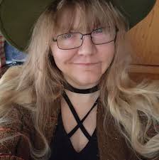 So my daughter is home and stalking my poor Oliver...and I, his Papa  Halfling, am not amused.  https://instagram.com/p/6C3WqpysQY/?taken-by=caityisntphotogenic