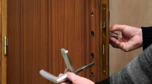 Nettoyage du barillet, serrure mécanique à mortaiser multipoints. Prix D Un Changement De Serrure Tarif Moyen Cout De Realisation