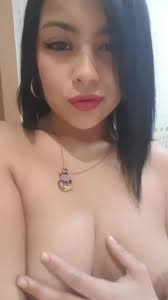 Morettina sexy si tocca le tette live Periscope | Solopornoitaliani