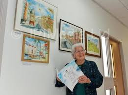 39110557-Felicity King the mother of a popular Leeds street painter Dominic  King, who died from motor neurone disease said an exhibition of his work  being staged at Headingley Enterprise and Arts Cen -