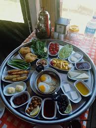 Bayram Tatilinde Sehrin Merkezinde Nalli Bahce At Ciftligi Facebook