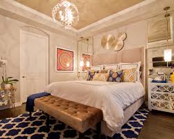 How to decorate your bedroom walls with pictures. How To Decorate On Bedroom Walls With Scarves
