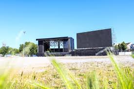 „wir gehen nach aktuellem stand davon aus, dass viele stuttgarter*innen ihren sommer zuhause verbringen und möchten ein konzept realisieren, dass es ihnen und den menschen in der region trotz dieser. Bw Bank Kulturwasen Stuttgart Stuttgart Places