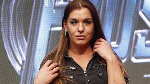 Alig kezdődött el a hét, már a hétvégére pörgök.;)) nyugi, addig a munka mellett ki is pihenem… Panikba Esett Der Heni Feltortek Az Instagram Profiljat De Aztan Alaposan Kiszurt Rosszakarojaval