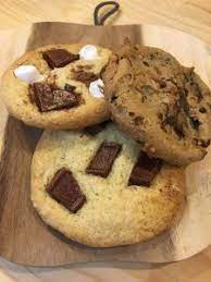 サクサククッキー ホロホロクッキー しっとりクッキー 色んなクッキーがありますが 皆さんはどれがお好みですか 私はサクサク派 なのですが しっとりチューイーなアメリカンクッキーも大好きです しかし 市販の物だと カントリーマアムは