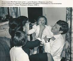 Ils se sont connus au début de sa carrière d'acteur alors qu'elle travaillait comme danseuse. Jean Paul Belmondo And Elodie Constantin Photos Jean Paul Belmondo And Elodie Constantin Picture Gallery Famousfix