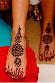 10 Round Mehndi Designs You Should Definitely Try Henna Designs Feet Foot Henna Henna Designs