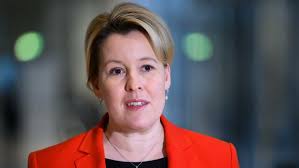 Children's minister baroness morgan said parents. Familienministerin Giffey Bringt Corona Ampel Fur Kita Offnungen Ins Spiel