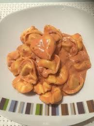 Tomaten Frischkase Sosse Mit Speck Fur Nudeln Saucen Fur Nudeln Rezepte Tomaten Sahne Sosse