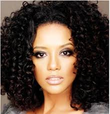 Toda mulher sabe que o cabelo requer cuidados especiais para sobreviver aos excessos do verão e chegar ao fim da estação com os fios saudáveis. Thais Araujo Cabelo