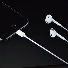 Lightning Earbuds Will Come With The Iphone 7 The Verge