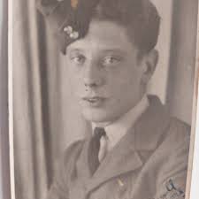 Leslie Bracey's Instagram, Twitter & Facebook