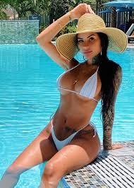 Aggy Abby - Free pics, galleries & more at Babepedia