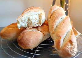 Pain maison was the standard bread roll in mauritius until relatively recently, although i haven't been able to buy one for years! Recette Pain Fait Maison Facile Et Rapide Lorminy