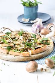Pizza Forestiere A L Huile De Truffe Blanche Truffe Huile De Truffe Et Truffe Blanche