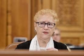 Revocarea din funcţie a avocatului poporului, ca urmare a încălcării constituţiei şi a legilor, se face de actualul avocat al poporului, renate weber, a fost numită în funcţie în iullie 2019. Are Renate Weber Pensie SpecialÄƒ Avocatul Poporului RÄƒspunde Principalei AcuzaÅ£ii A Pnl Pentru Revocarea Sa