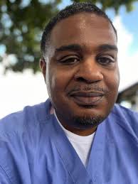 Where in Dallas can one go if they are looking for a third person 👀