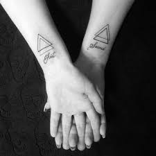 Schwesterntattoo Geometrisch Tattoo Schlicht Unterarm Schwarzweiss Rostock Geometric Tattoo Tattoos Permanent Tattoo
