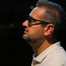 La Música, Mi Piano y Yo, somos un trío inseparable. Juntos creamos  recuerdos y momentos que atesoraré para siempre.