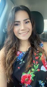 Roberta Flores's Instagram, Twitter & Facebook