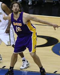 Wow i have the same size feet as mj and i'm only just 6'0. File Pau Gasol Boxout Jpg Wikimedia Commons