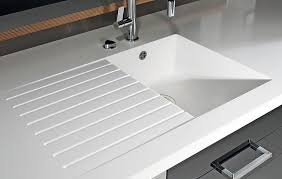 Rosskopf Partner Ag Prasentiert Neue Arbeitsplatte Mineralwerkstoff Trifft Leichte Wabe Bm Online