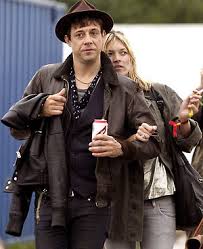 Así ha sido siempre pete doherty, el enfant terrible del pop británico, desde sus inicios con the libertines. Kate Moss To Release Music With Boyfriend Jamie Hince