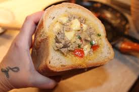 È un prodotto agroalimentare tradizionale elencato con i nomi di crescentina, cherscènta, tigella modenese, tigèla modenese. Filone Di Pane Ripieno Di Carne E Verdura Donnepasticcione