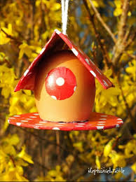 On se munit donc d'œufs de poule (on peut aussi utiliser des œufs de caille pour faire de petits œufs mais. Tuto Paques Faire Soi Meme Une Maison Åuf En Carton Pour Decorer Ou En Chocolat Pour La Manger Stephanie Bricole