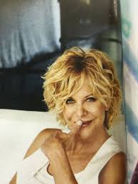 Pin By Dianne Kervin On Lindo Meg Ryan Hairstyles Short Hair With Layers Curly Hair Styles