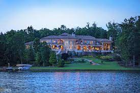 The peninsula on lake oconee is a subdivision within the city of eatonton, georgia; Landmark 15 000 Sq Ft Lake Oconee Mansion Sells For 5 25m In Georgia Photos Pricey Pads
