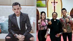 Di usianya yang terbilang masih muda, dia menghasilkan prestasi yang sangat luar biasa. Isu Dory Harsa Pindah Agama Demi Nella Kharisma Hoaks Atau Fakta Cek Disini Gaes