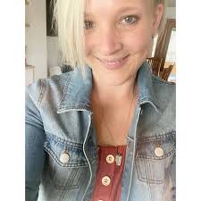 The wonderful creator of #theswellseason scent and candle in front of her  beautiful store @rootsandcrownspdx 🕯️🌜🍁