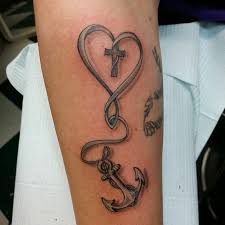 Kreuz Tattoo Symbolische Bedeutung 25 Herrliche Designideen Kreuz Tattoo Hoffnung Tattoo Anker Tattoo Frau