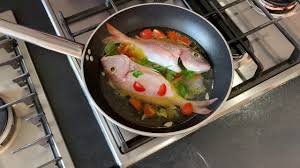 Le preparazioni a cotto prevedono ricette con ingredienti delicati e non sovrastanti; Pagelli All Acqua Pazza A Modo Mio Youtube