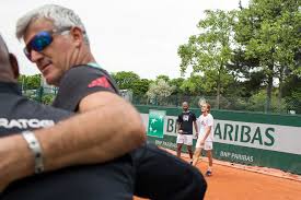 Tsitsipas was born on 12 august 1998 to apostolos tsitsipas and julia apostoli (née salnikova) in tsitsipas began taking lessons at tennis club glyfada near athens at the age of six, and has long. Stefanos Tsitsipas Balances His Greek And Russian Sides To Rise In Tennis The New York Times