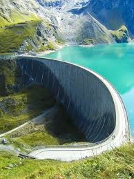 Kaprun Austria If You Re Ever In Austria And Looking For A Place To Stay Make Sure You Pay A Visit To The Family D Abenteuerreisen Reiseziele Urlaub Reisen