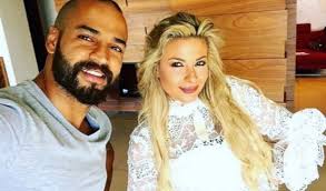 بدأت مسيرتها الفنية فى عام 2010 عندما أكتشفها المخرج سمير حبشى وهو كان أستاذها فى الجامعة والذى ساعدها على دخول مجال التمثيل حيث شاركت فى مسلسل عصر الحريم وبعدها شاركت بدور راغدة فى مسلسل سارة ومسلسل مدام كارم ن التى لعبت فيه دور. ÙØµØ© Ø§ÙÙÙÙØ© Ø§ÙØ§Ø®ÙØ±Ø© Ø¨ÙÙ Ø¨Ø§ÙÙÙØ§ Ø§ÙÙÙÙ ÙÙØ³Ø§Ù Ø­ÙØ§