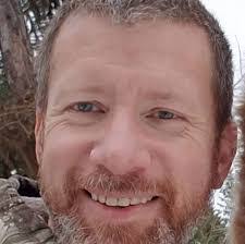 Daniel Chenoweth's Instagram, Twitter & Facebook