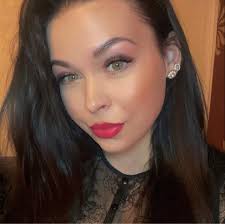 Laura loeb oma lastele piiblit ning koos käiakse ka pühapäevakoolis ✝