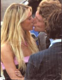 La collezione di amanti vip era cominciata con valentino rossi e l'attore primo reggiani, per poi passare alla travagliata storia d'amore con lapo elkann conclusasi nel 2005. Martina Stella Svisti E Mai Visti Martina Lapo