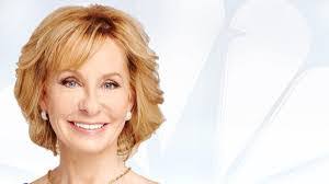 Sarah Wallace's Instagram, Twitter & Facebook